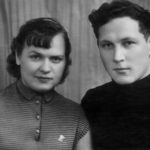 Фотография Сергея и Инги из фотоателье сразу после загса 18 декабря 1958 года.